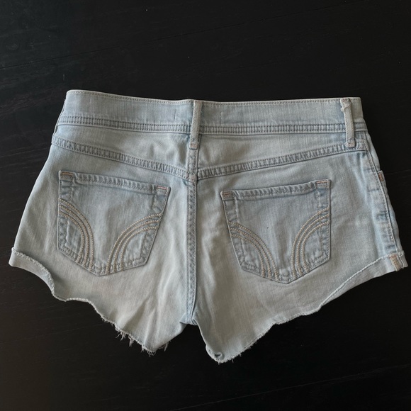 Hollister Jean Shorts - Picture 2 of 3